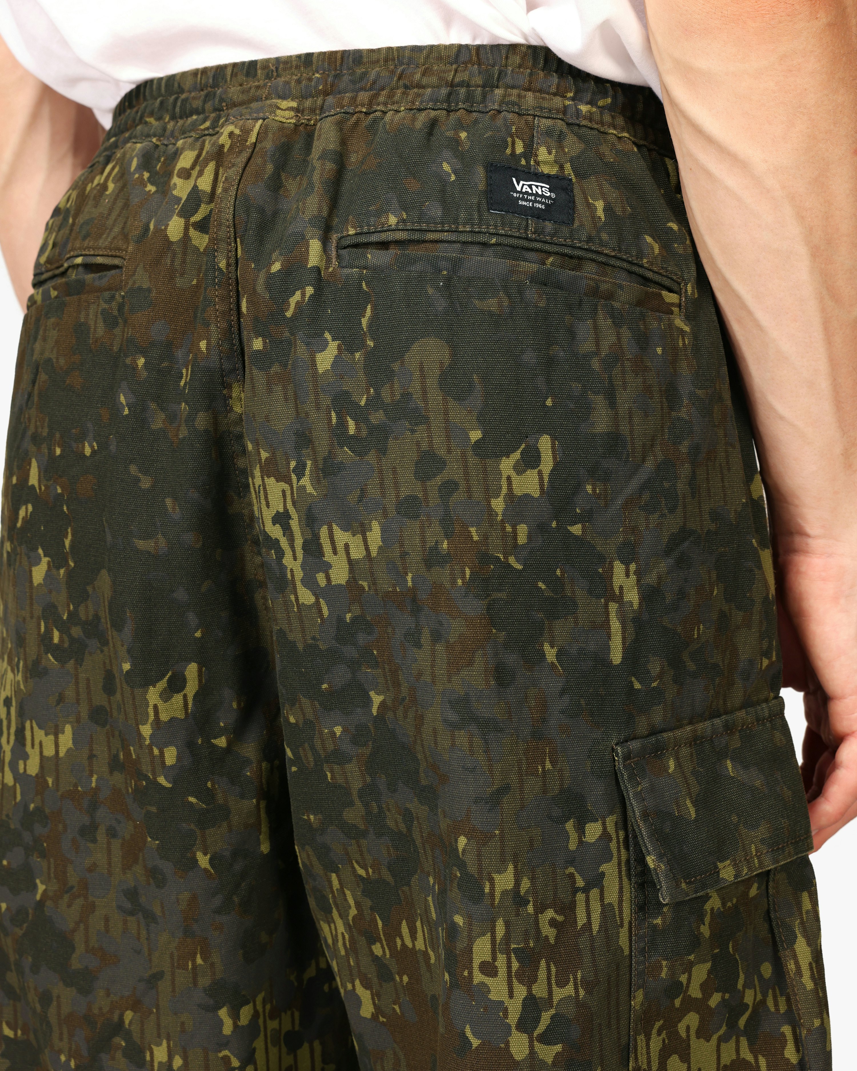 RANGE CARGO BAGGY TAPERED ELASTIC PANT GRAPE LEAF/LODEN GREEN - men's  trousers - VANS - 61.32 €